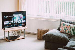 Ilustracja artykułu: Netflix i seriale na wieczór: jak szybko wybrać coś, co wciąga (bez stresu)