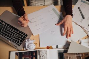 Ilustracja artykułu: Stres w pracy: proste techniki relaksacyjne na dziś i lepszą koncentrację