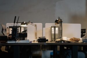 Ilustracja artykułu: Stres w pracy: sprawdzone strategie zarządzania od zaraz i budowanie nawyków redukujących napięcie