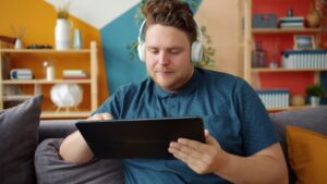 Ilustracja artykułu: Jak wybierać dobre seriale na Netflixie: 10 kryteriów i sposobów na trafiony tytuł